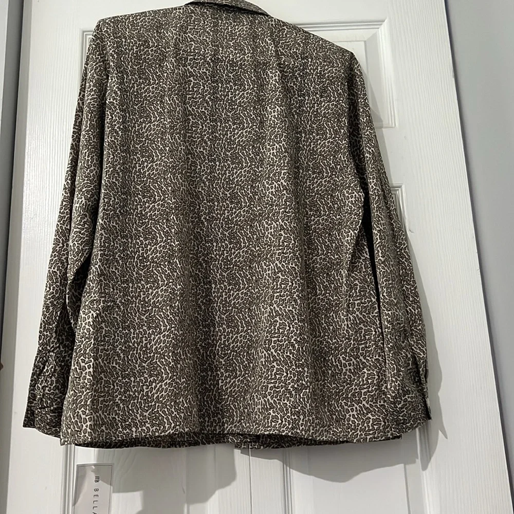 Bellagio button down long sleeve blouse size L - Picture 8 of 8